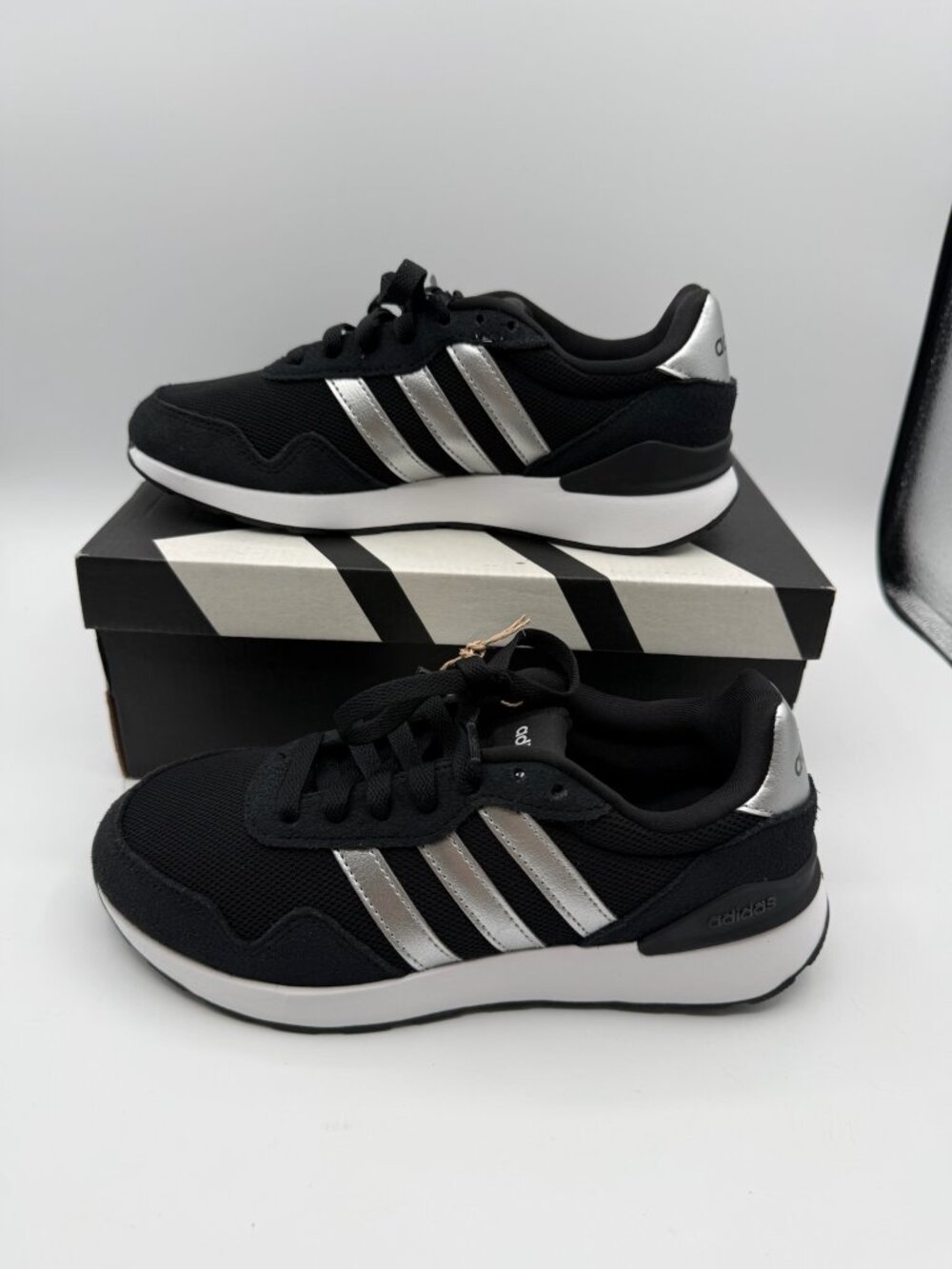 adidas Run 60s 4.0 Women's Black Silver Retro Suede Sneakers JR6626 Size 6